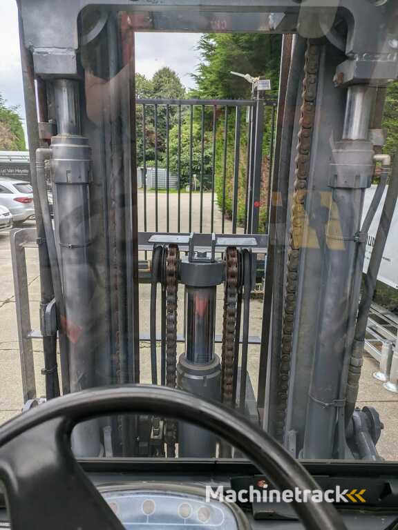 FORKLIFT