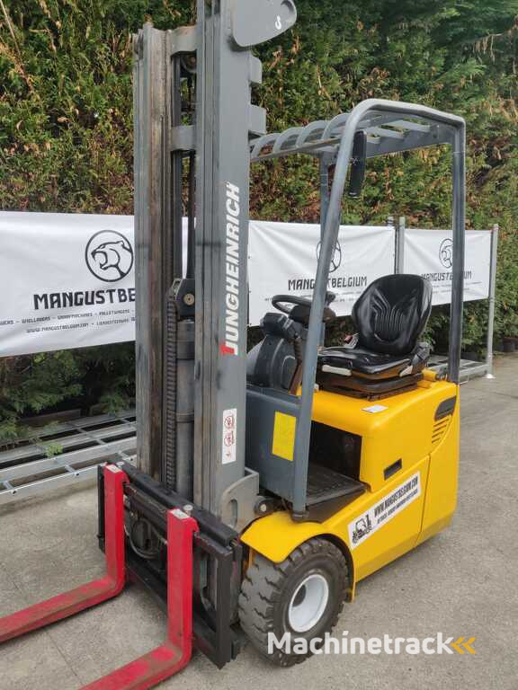 FORKLIFT
