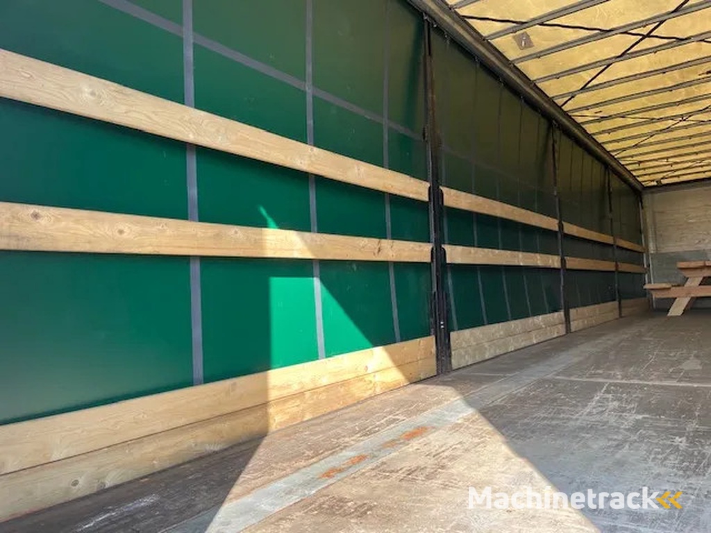 Kögel schuifzeil schuifdak DHollandia 2 ton lift