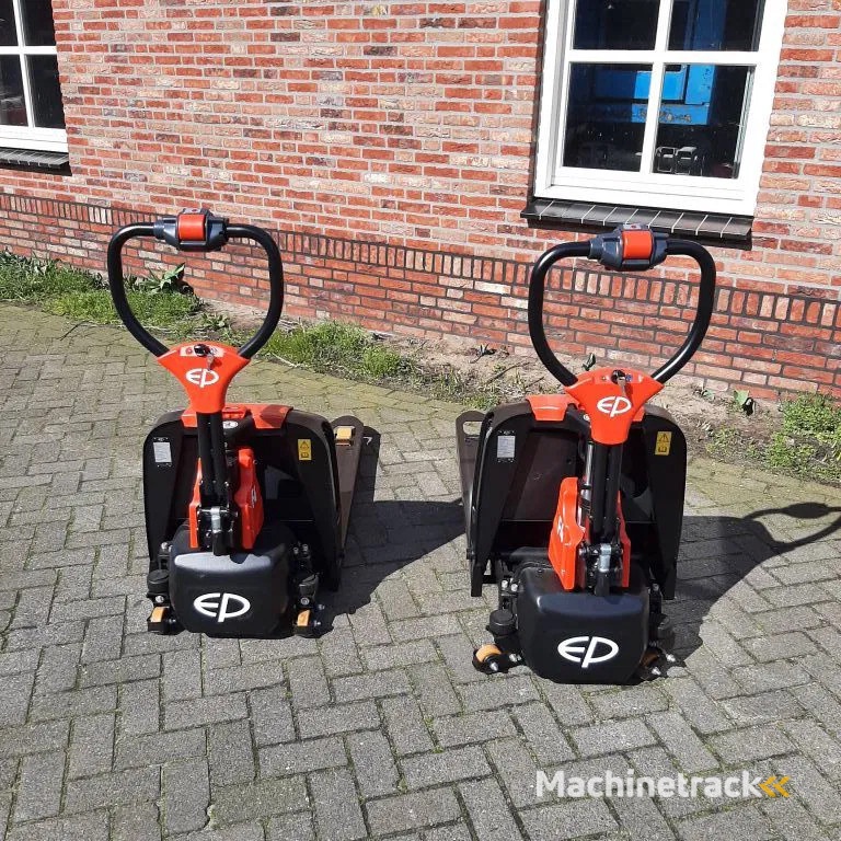 EP F4 elektrische pallettruck 1500 kg met zwenkwielen