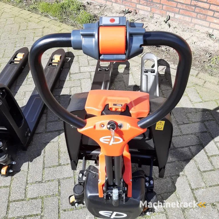 EP F4 elektrische pallettruck 1500 kg met zwenkwielen