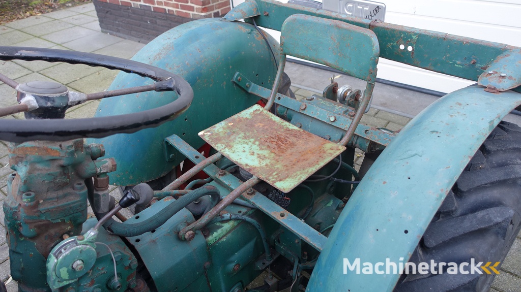 Holder AG3 kniktractor