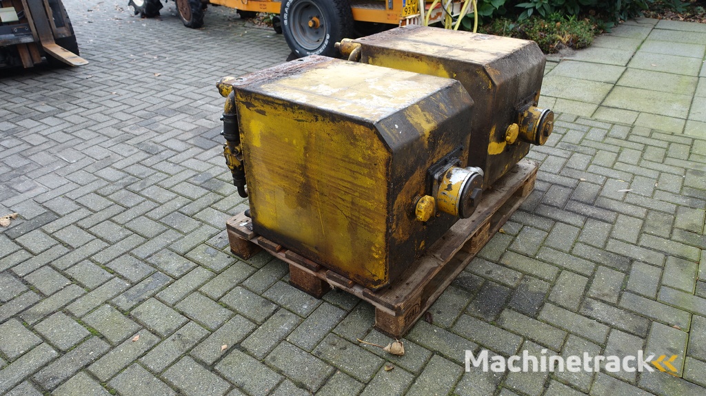 Hydrauliek tank met mechanische aangedreven pomp