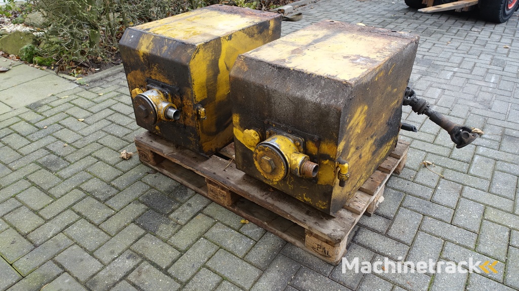 Hydrauliek tank met mechanische aangedreven pomp