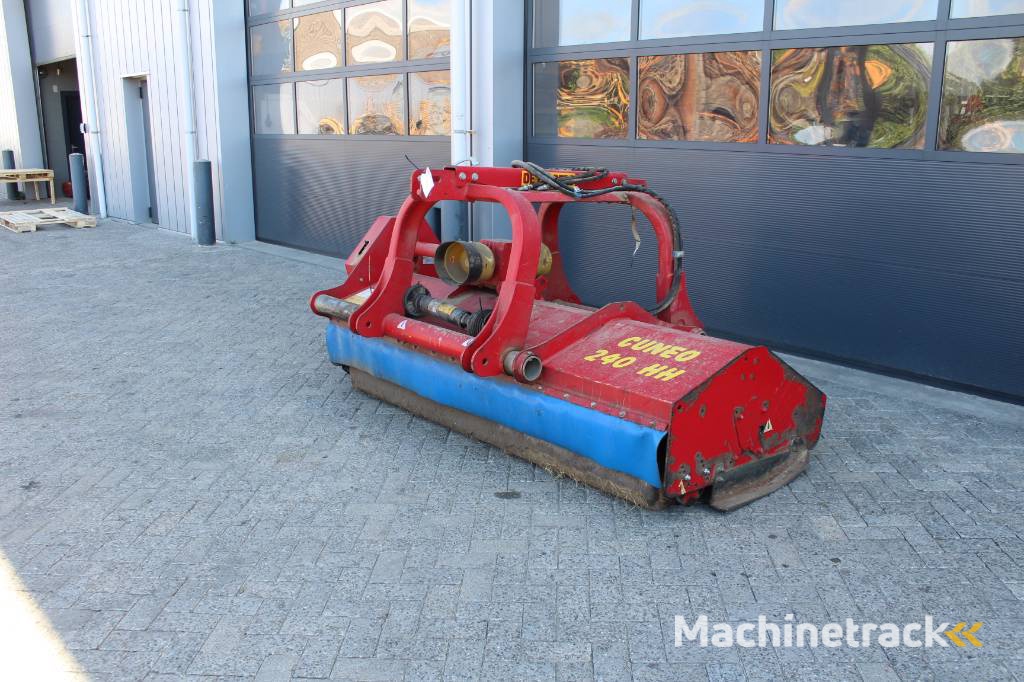 Omarv TRF 240 klepelmaaier