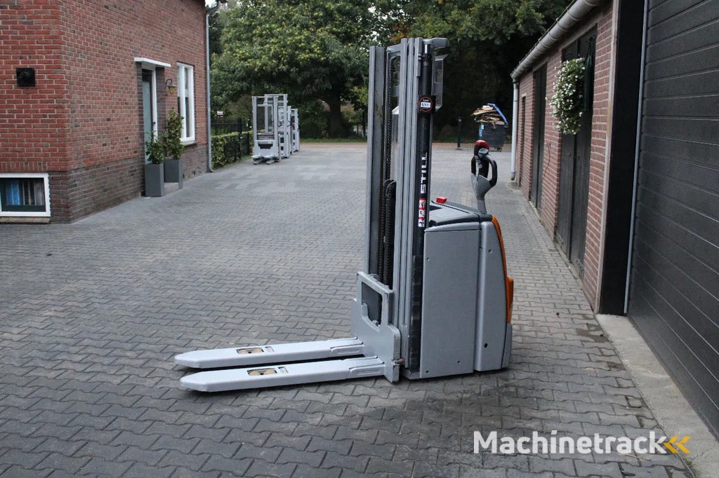 Still EXV14 stapelaar elektrische triplex freelift