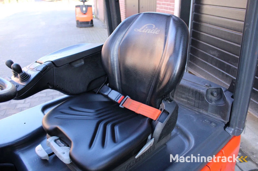 Linde E16 heftruck elektrische triplex freelift sideshift