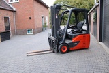 Minituur van Linde E16 heftruck elektrische triplex sideshift lepelverstelling