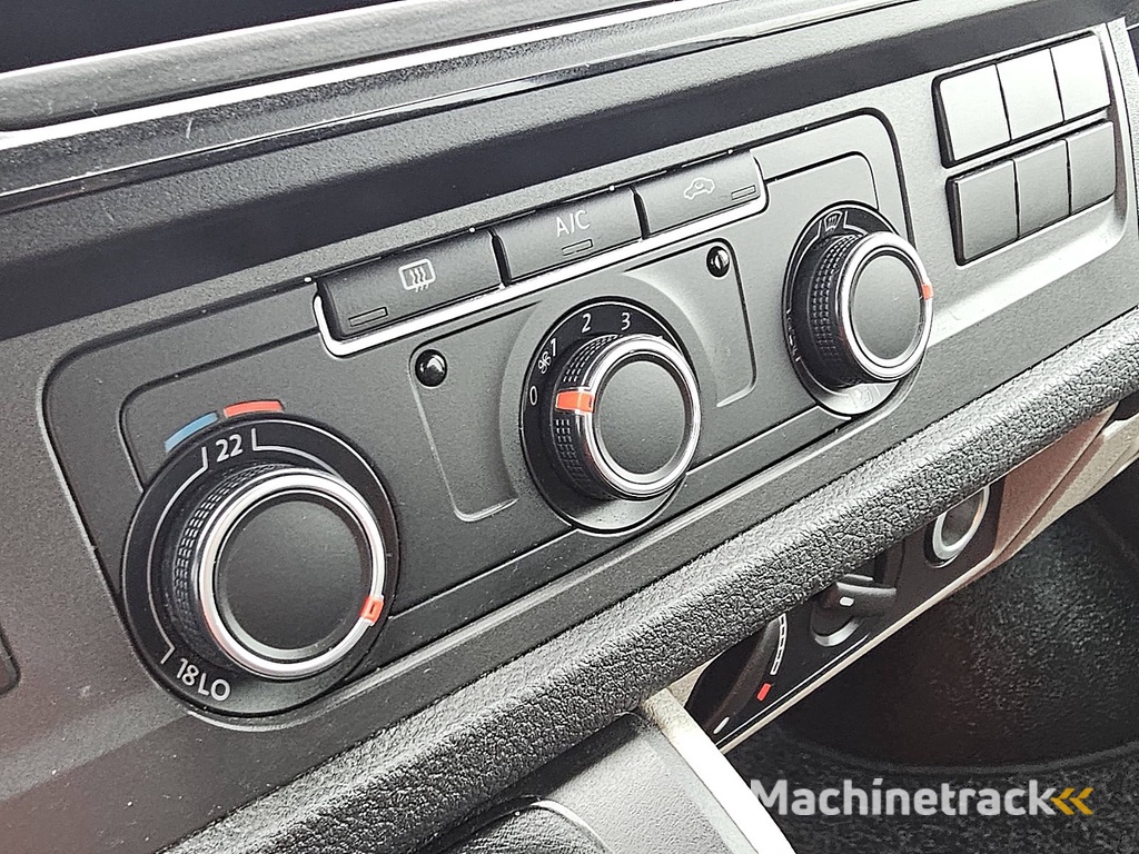 VOLKSWAGEN TRANSPORTER 2.0 TDI l2h1 combi 9p airco