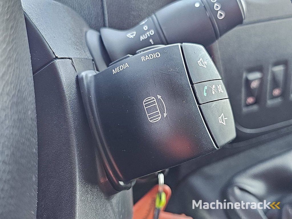 RENAULT MASTER 2.3 bakwagen laadklep!