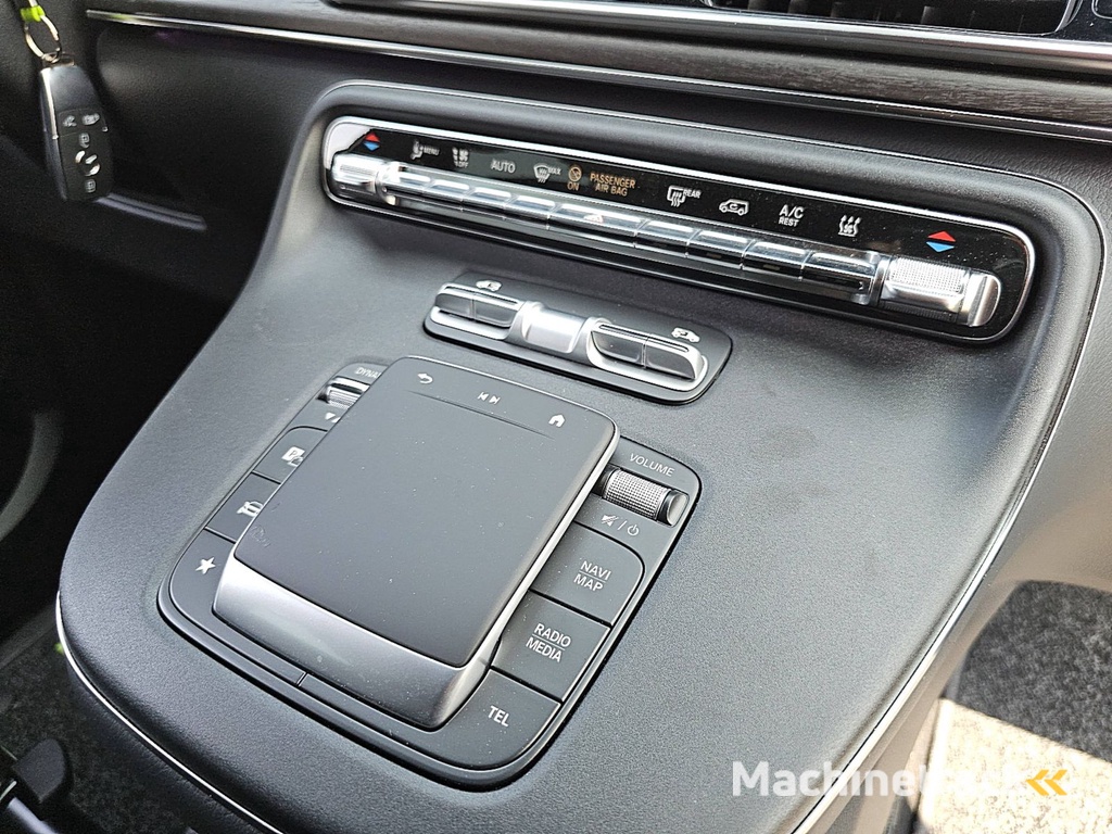 MERCEDES-BENZ V-KLASSE 300 CDI l3 xl 8-pers mbux!