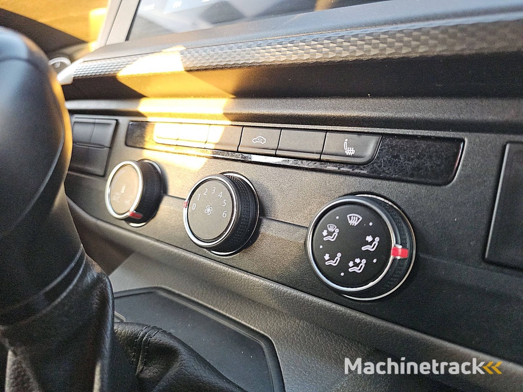VOLKSWAGEN TRANSPORTER 2.0 TDI l2h1 navi 4 motion
