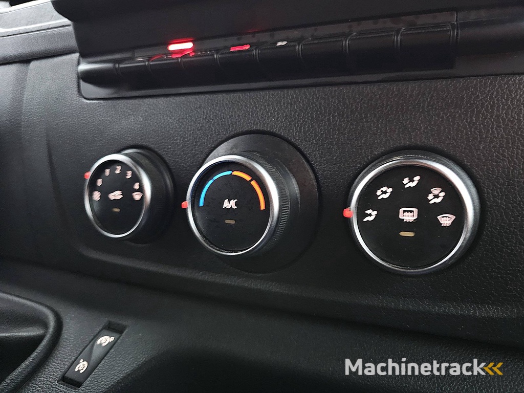 RENAULT MASTER 2.3 bakwagen laadklep!