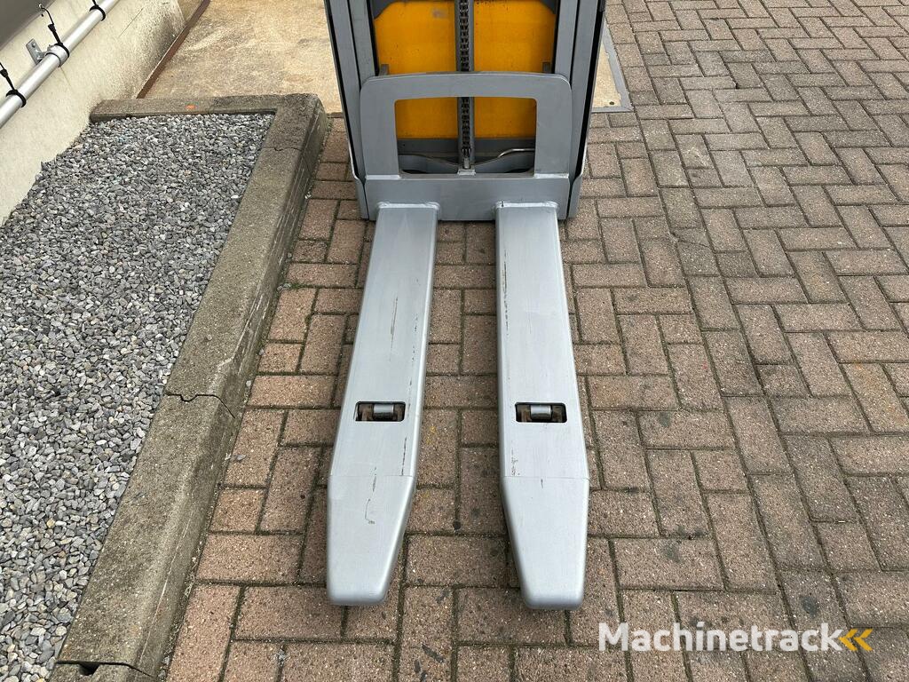 VS-22409 Elektrische stapelaar JungheinrichEMD118i Initiele lift 1860mm