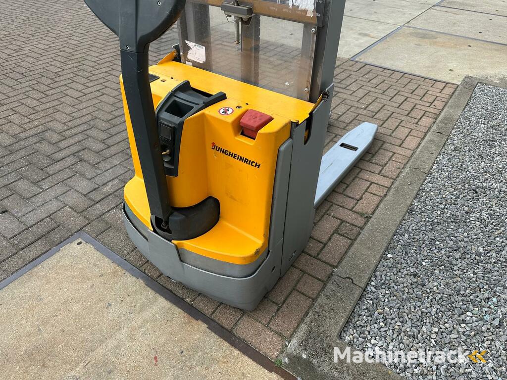 VS-22409 Elektrische stapelaar JungheinrichEMD118i Initiele lift 1860mm