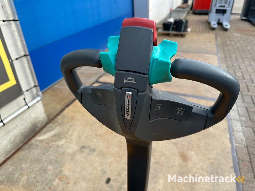 VS-22409 Elektrische stapelaar JungheinrichEMD118i Initiele lift 1860mm