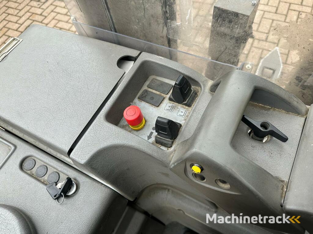 VS-22382 Elektrische triplex meerijdstapelaar 5400mm bj2017