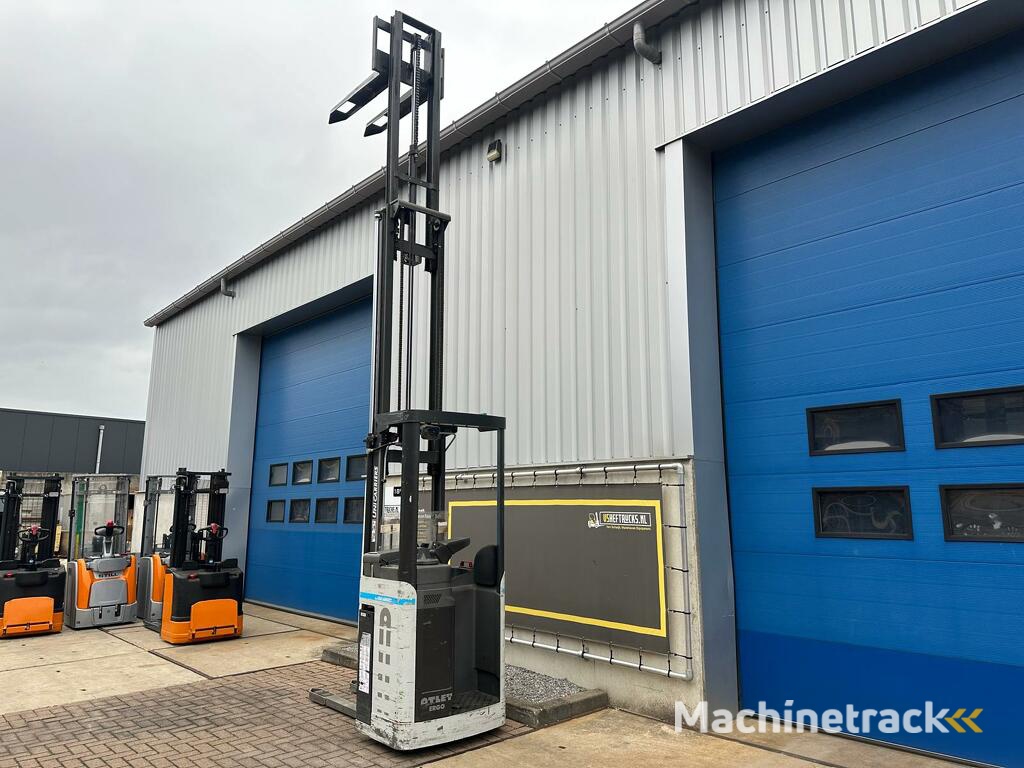 VS-22382 Elektrische triplex meerijdstapelaar 5400mm bj2017