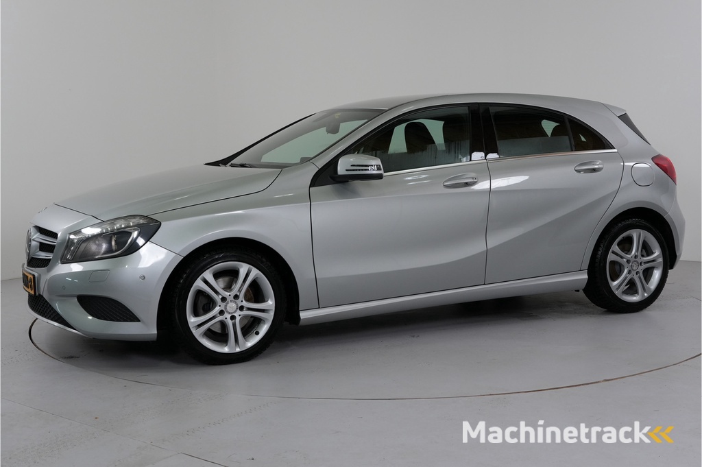 Mercedes-Benz A-klasse 200 AMG | Leder | Navi | Stl. Verw. | PDC v/a |