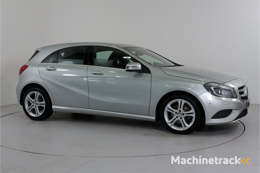 Mercedes-Benz A-klasse 200 AMG | Leder | Navi | Stl. Verw. | PDC v/a |