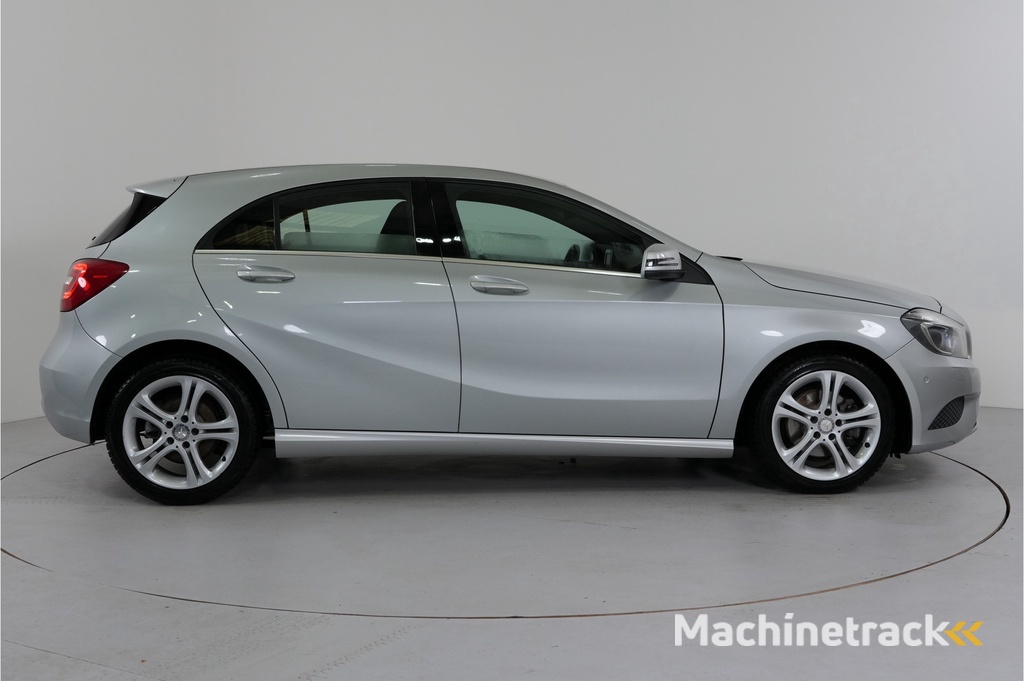 Mercedes-Benz A-klasse 200 AMG | Leder | Navi | Stl. Verw. | PDC v/a |
