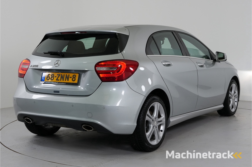 Mercedes-Benz A-klasse 200 AMG | Leder | Navi | Stl. Verw. | PDC v/a |