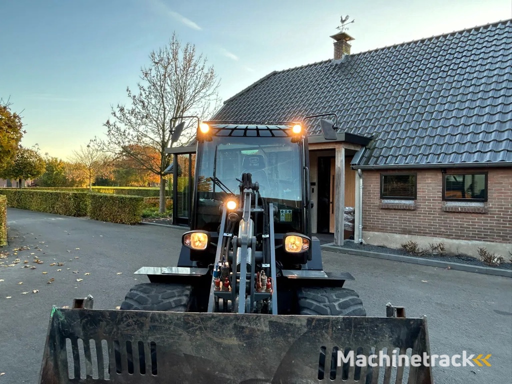 Giant V5003 X-tra HD