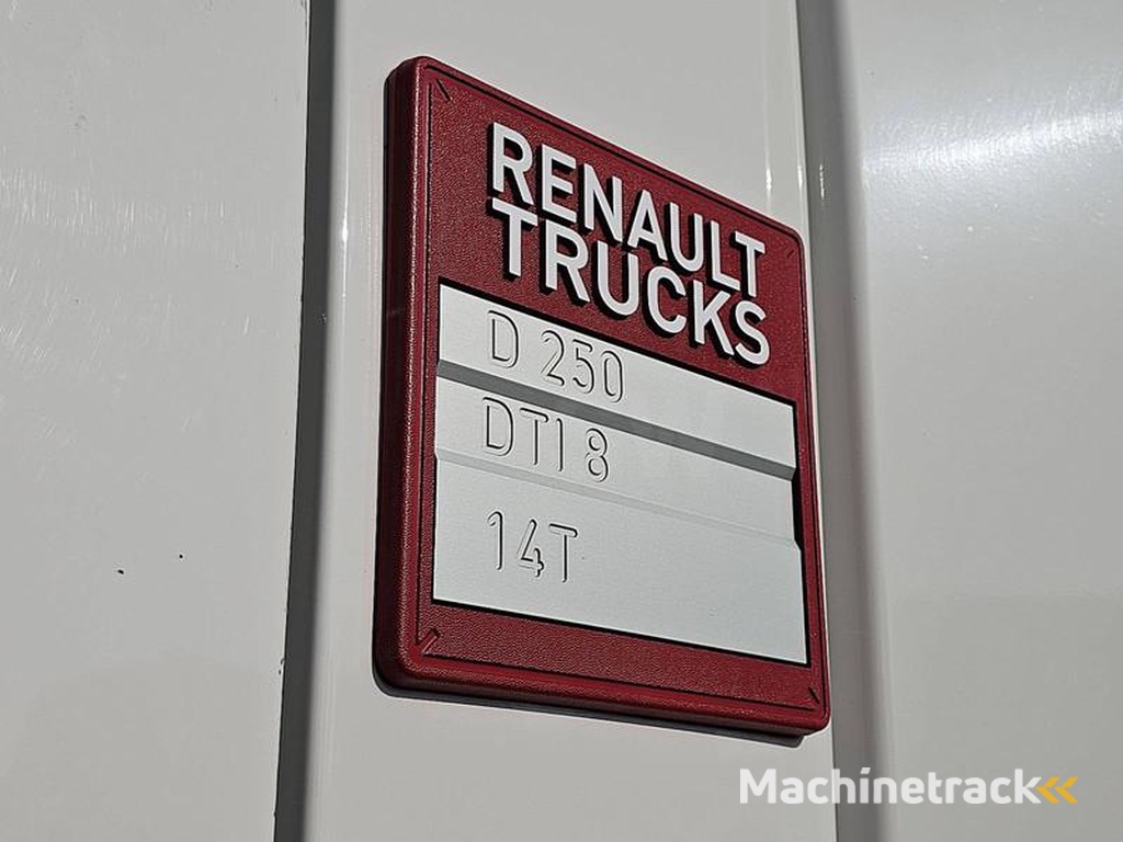 Renault D-250-11.9T-A-C-NEW-ENGINE