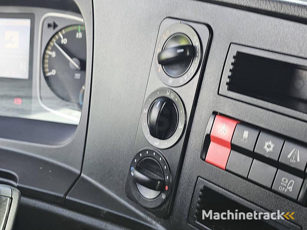 Mercedes ATEGO 824 CARRIER MULTI TEMP