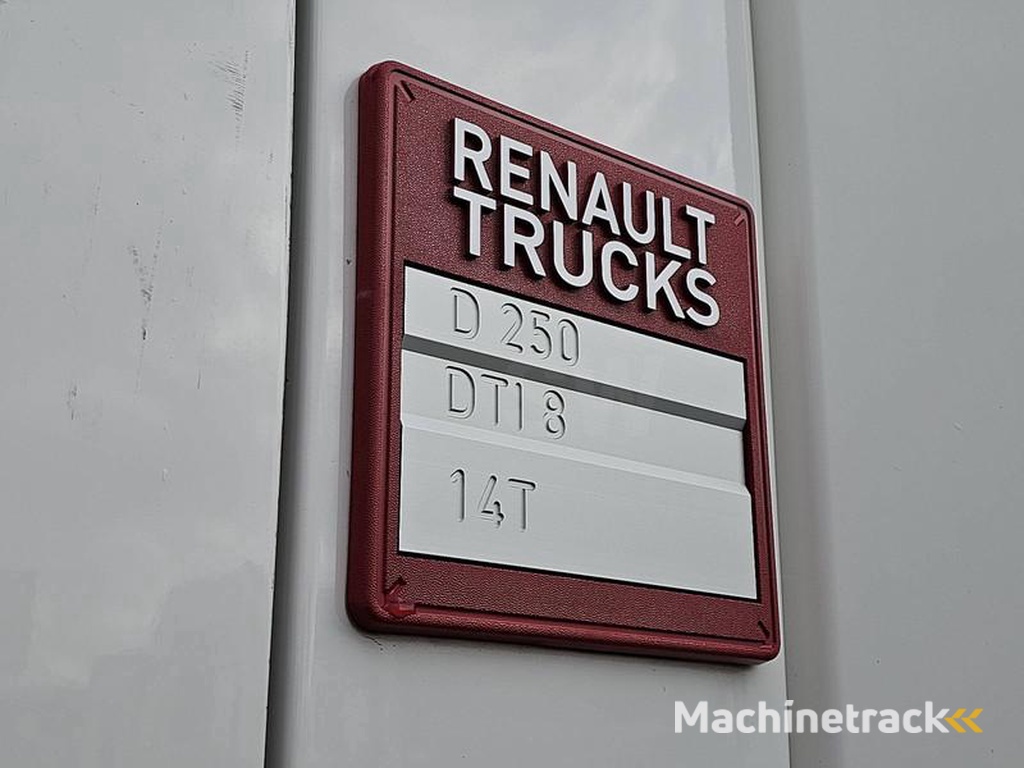 Renault D-250-11.9T-A-C-NEW-ENGINE