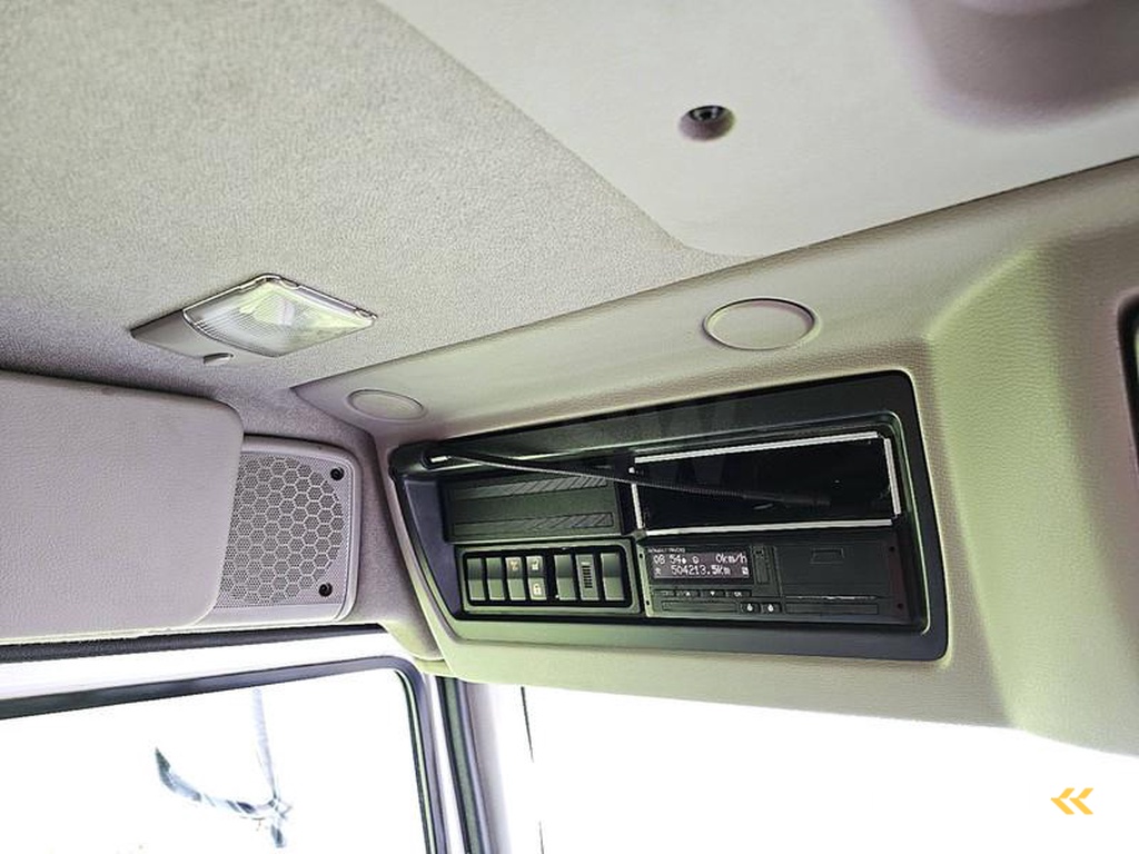 Renault D-240-11.9T-AIRCO-TAILLIFT