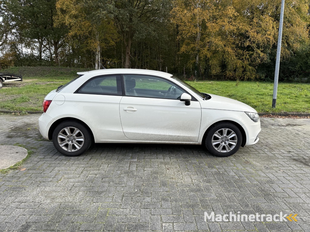 Audi A1 1.2 TFSI Attraction Pro Line Business | Navi | Airco | Cruise Control | LMV | Elekt. Ramen | Nieuwe APK!