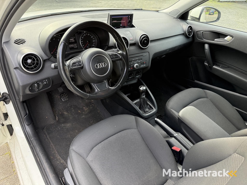 Audi A1 1.2 TFSI Attraction Pro Line Business | Navi | Airco | Cruise Control | LMV | Elekt. Ramen | Nieuwe APK!