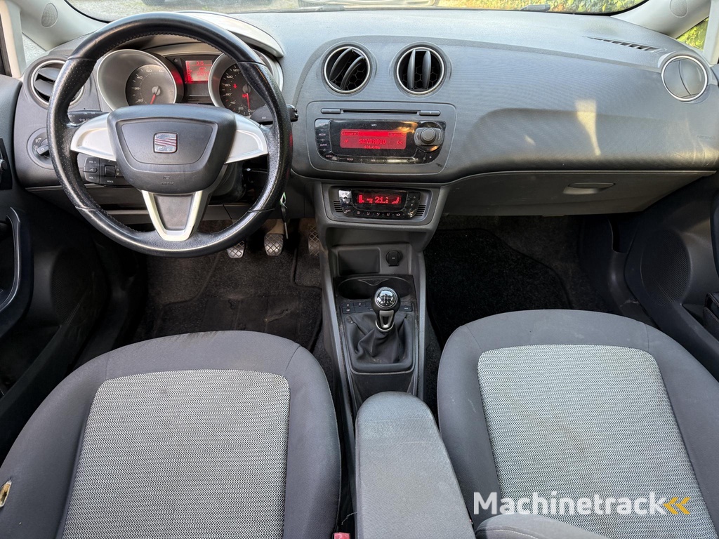 SEAT Ibiza 1.6 Stylance | Autom. Airco | Elekt. Ramen | LMV | Trekhaak | 5 Deuren | Nieuwe APK!