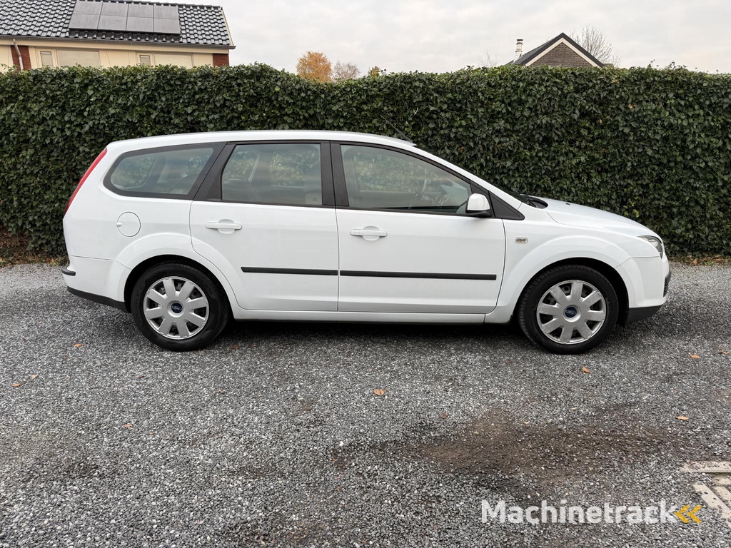 Ford Focus Wagon 1.6-16V Trend Automaat | Airco | Cruise Control | Elekt. Ramen | Trekhaak | APK tot 16-11-2026!