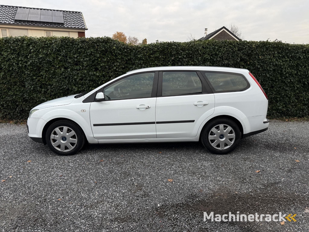 Ford Focus Wagon 1.6-16V Trend Automaat | Airco | Cruise Control | Elekt. Ramen | Trekhaak | APK tot 16-11-2026!