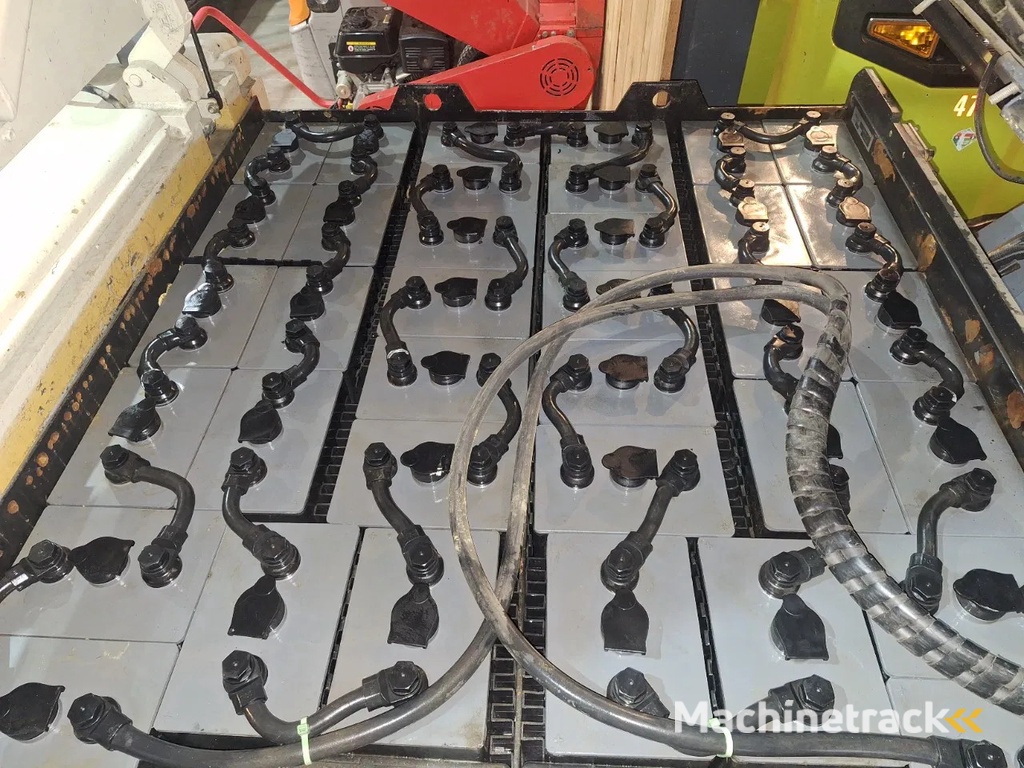 Caterpillar Crown Heftruck 5 tons triplo sideshift  2004