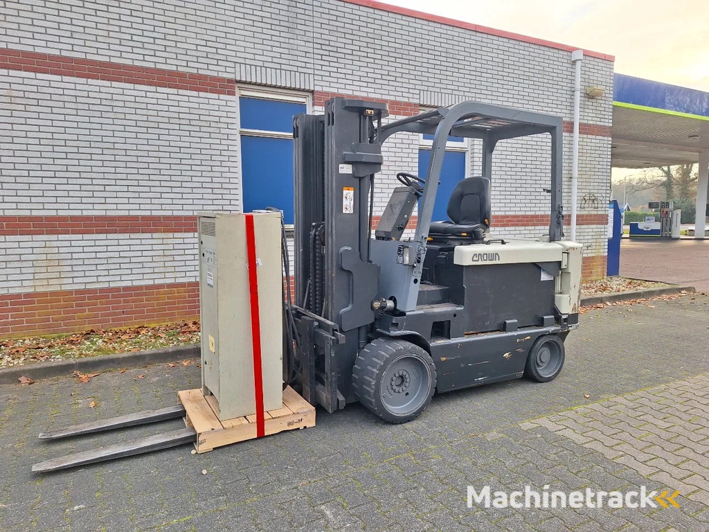 Caterpillar Crown Heftruck 5 tons triplo sideshift  2004