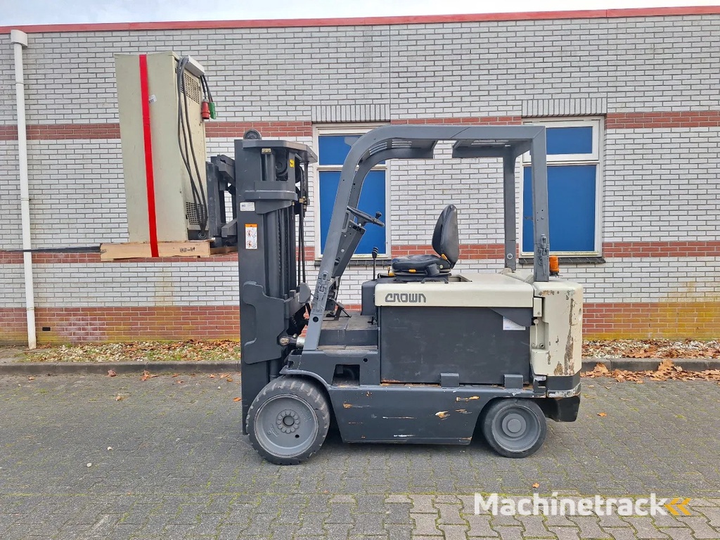 Caterpillar Crown Heftruck 5 tons triplo sideshift  2004