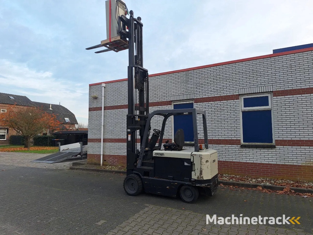 Caterpillar Crown Heftruck 5 tons triplo sideshift  2004