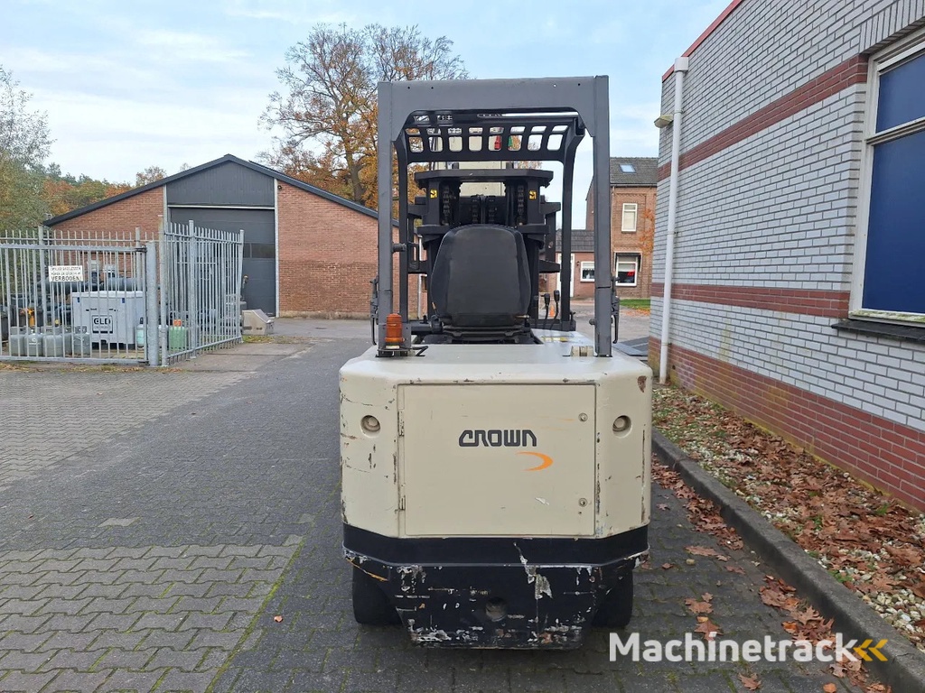 Caterpillar Crown Heftruck 5 tons triplo sideshift  2004