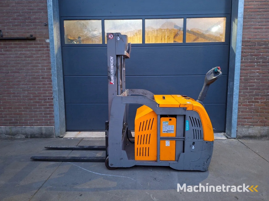 Jungheinrich Stapelaar 2019 Vrijdragend met slechts 32 uur als nieuw! (0013)