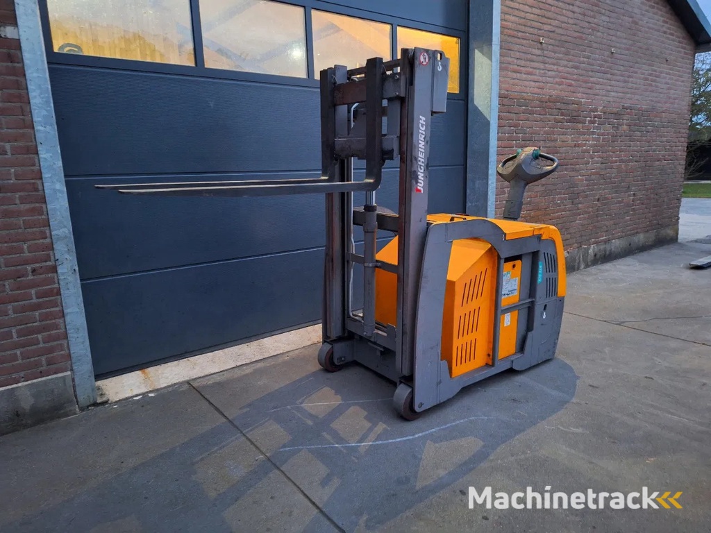 Jungheinrich Stapelaar 2019 Vrijdragend met slechts 32 uur als nieuw! (0013)