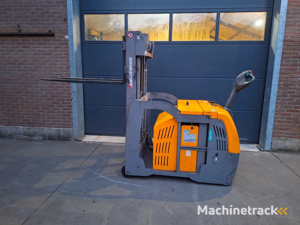 Jungheinrich Stapelaar 2019 Vrijdragend met slechts 32 uur als nieuw! (0013)