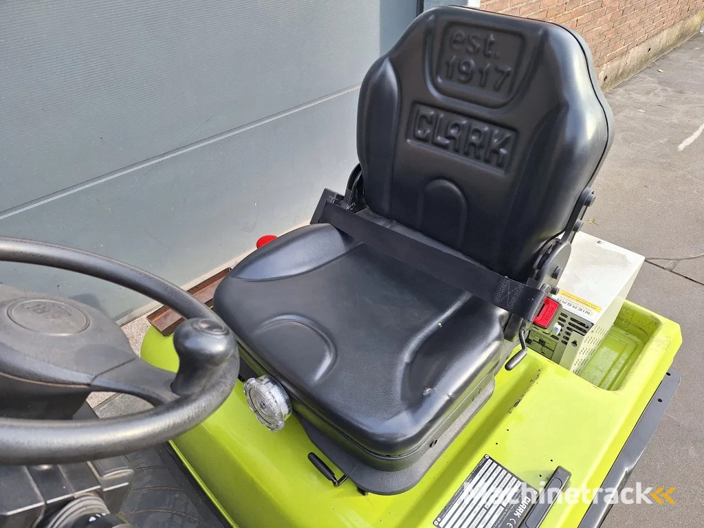 Clark Electrotrekker 7 ton accu 10-2023 met slechts 1690 uur!  (0027)