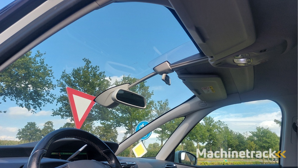 Citroën C4 Picasso 1.2 PureTech Shine CLIMA/NAVI/PANO BJ 2017