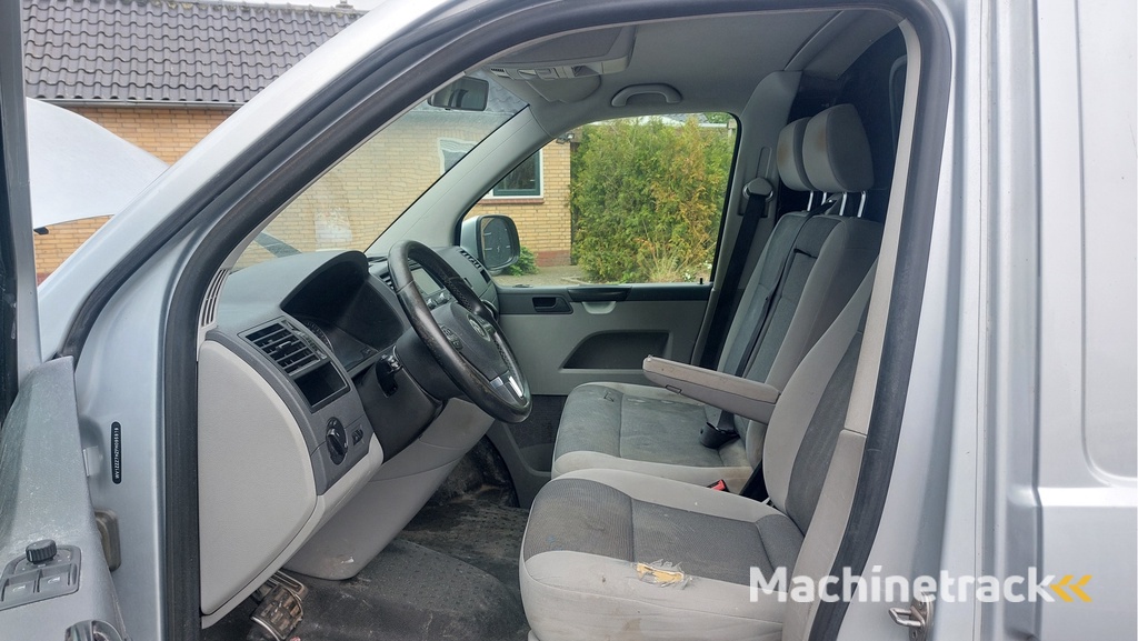 Volkswagen Transporter 2.0 TDI L2H1 AIRCO/NAVI/DSG BJ 2015