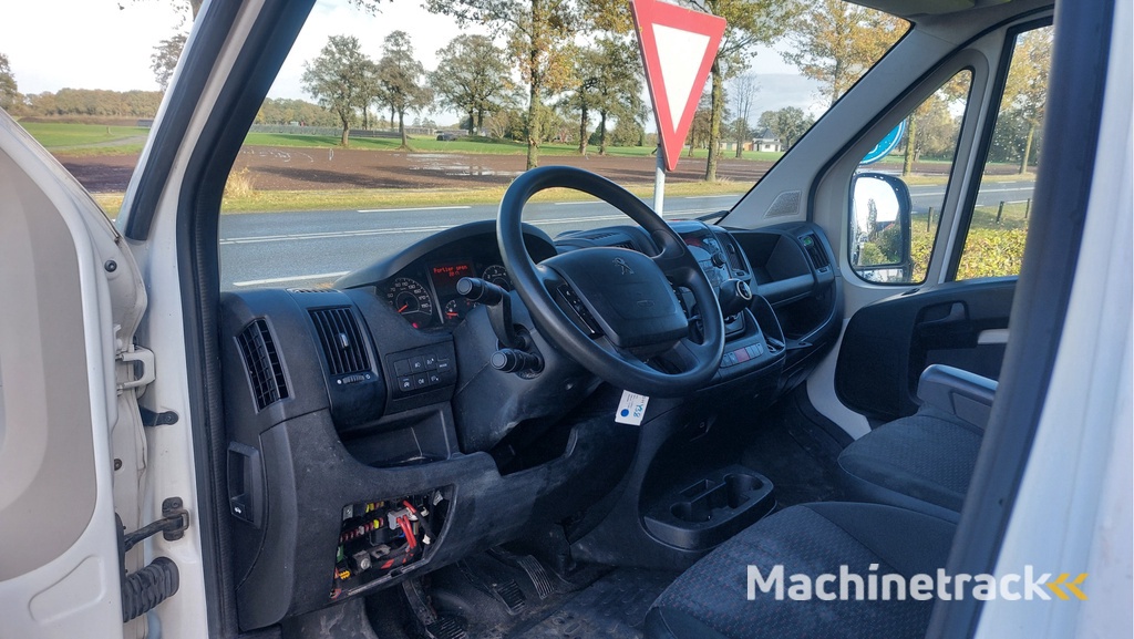 Peugeot Boxer 335 2.2 BlueHDi 140 L3 Pro DC AIRCO BJ 2020 motor defect