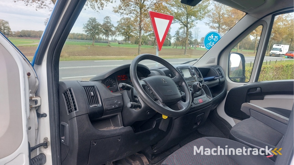 Peugeot Boxer 335 2.2 HDI L2H2 XR AIRCO/NAVI BJ 2015