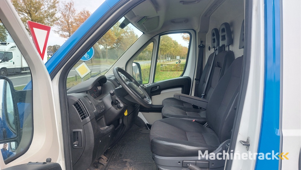 Peugeot Boxer 335 2.2 HDI L2H2 XR AIRCO/NAVI BJ 2015